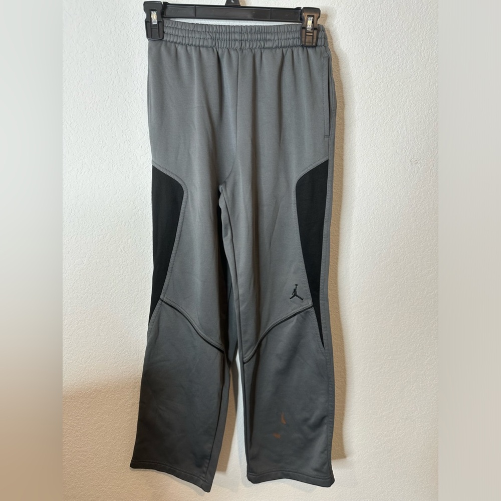 Kids Jordan Grey sweatpants. Size L. Therma-fit.
